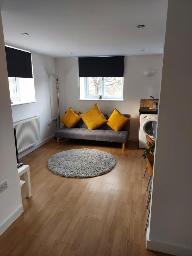 Entire Flat, Bright & Open With Own Entrance Lägenhet Leeds  Exteriör bild